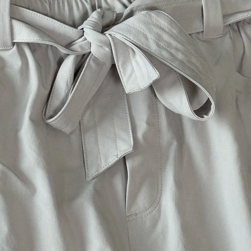 Athleta Belted Skyline Skort Womens 16 Birch Grey Poly Blend Golf Tennis UPF 50+